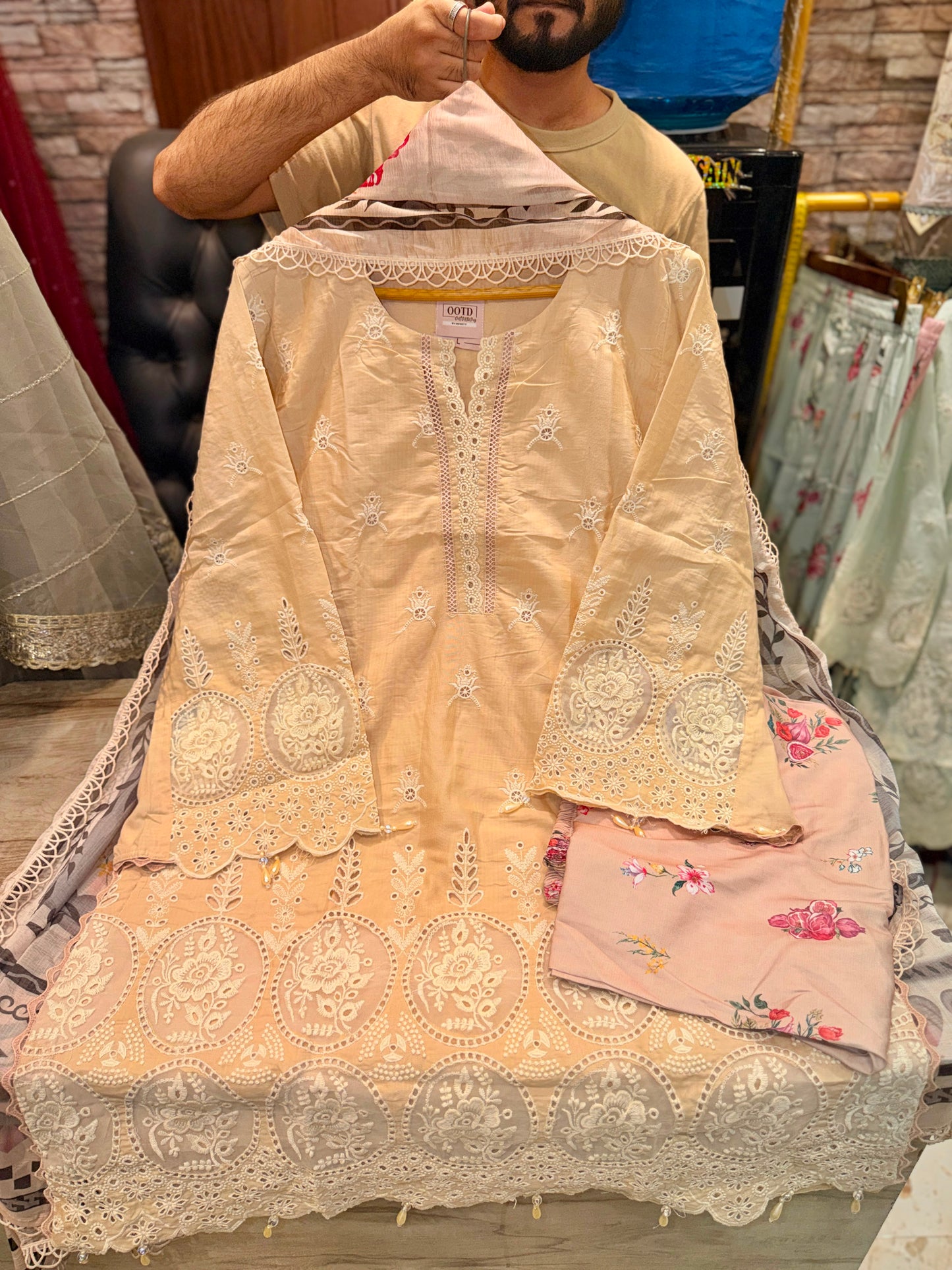 READY TO WEAR