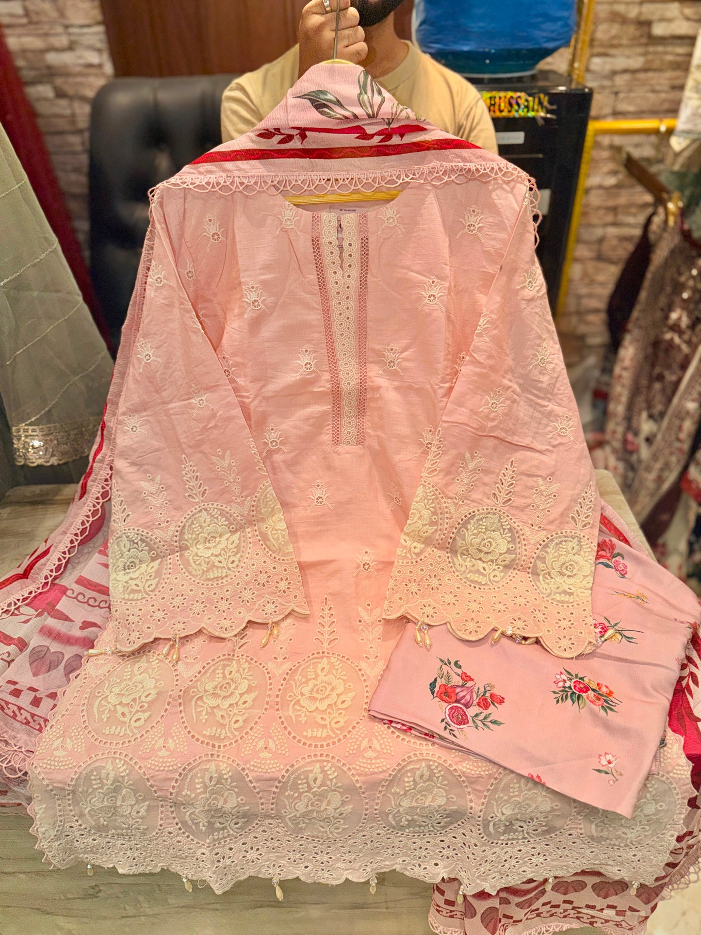 READY TO WEAR