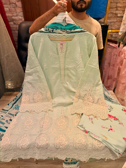 READY TO WEAR