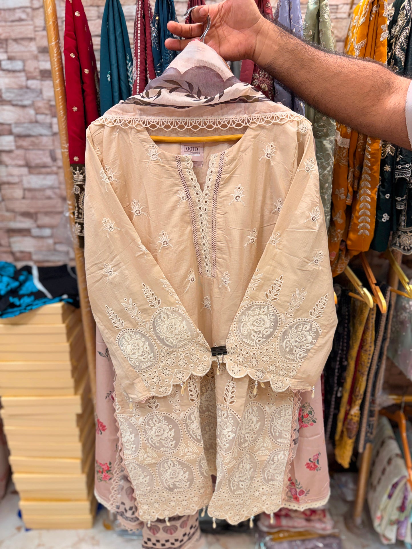 READY TO WEAR