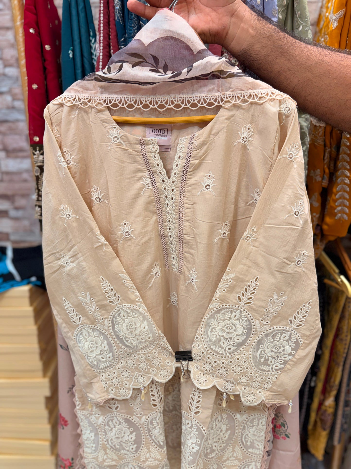 READY TO WEAR